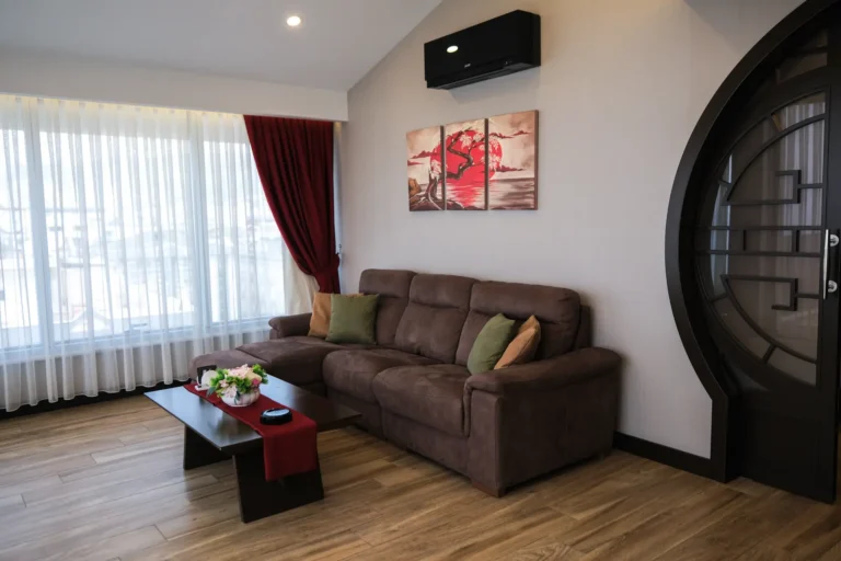 king suite living room